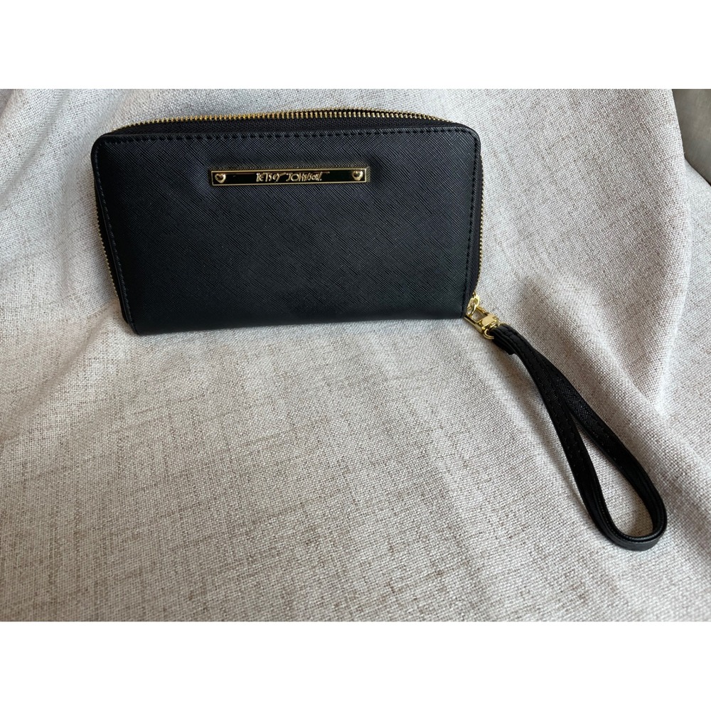 Betsey Johnson Black Saffiano Zip Around Wristlet Wallet Gold Logo Heart Accent